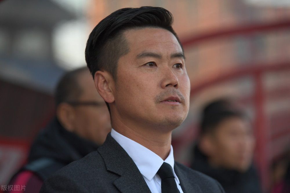 莱尔马左路下底横传门前宽萨将球解围，随后裁判经过var提示宽萨解围时踢倒马特塔判罚点球，马特塔主罚点球破门，水晶宫1-0利物浦。